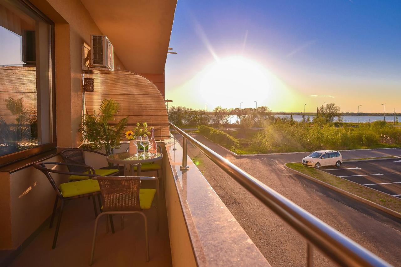 Apartment Summerland Mamaia Eksteriør bilde